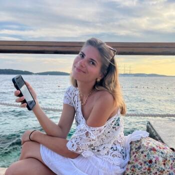 Babysitter Rome: Ninon