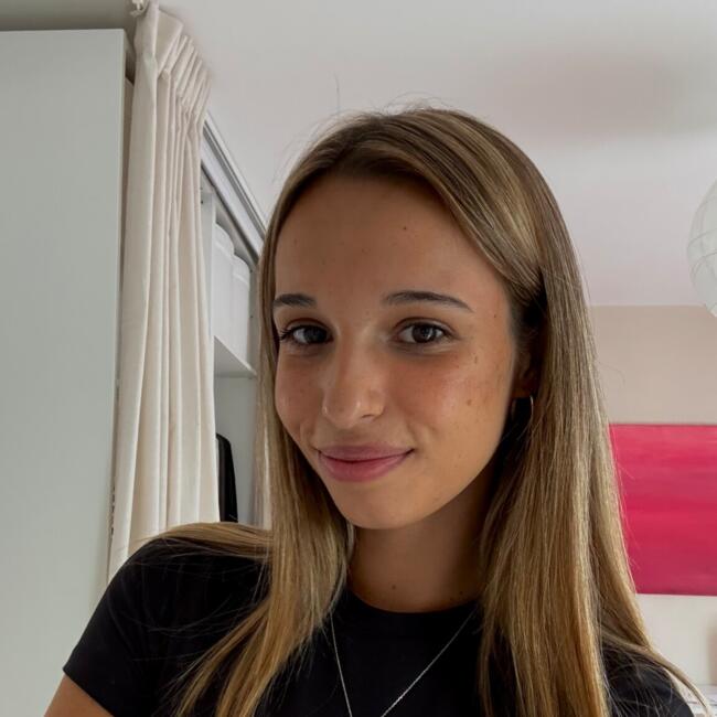 Babysitter in Paris: Margaux