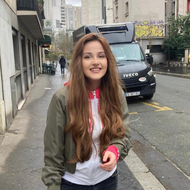 Babysitter in Paris: Celia