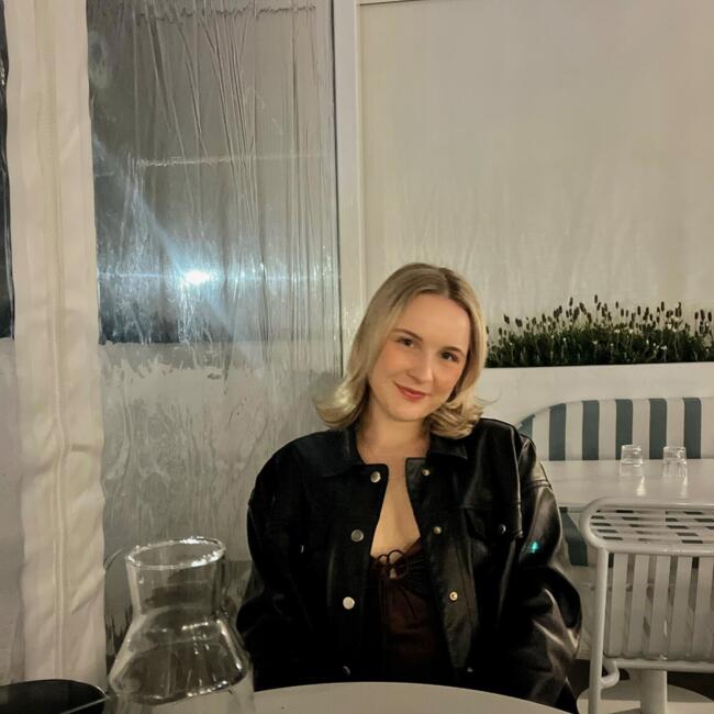 Babysitter in Melbourne: Mia