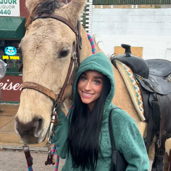 Babysitter in Naperville: Estella