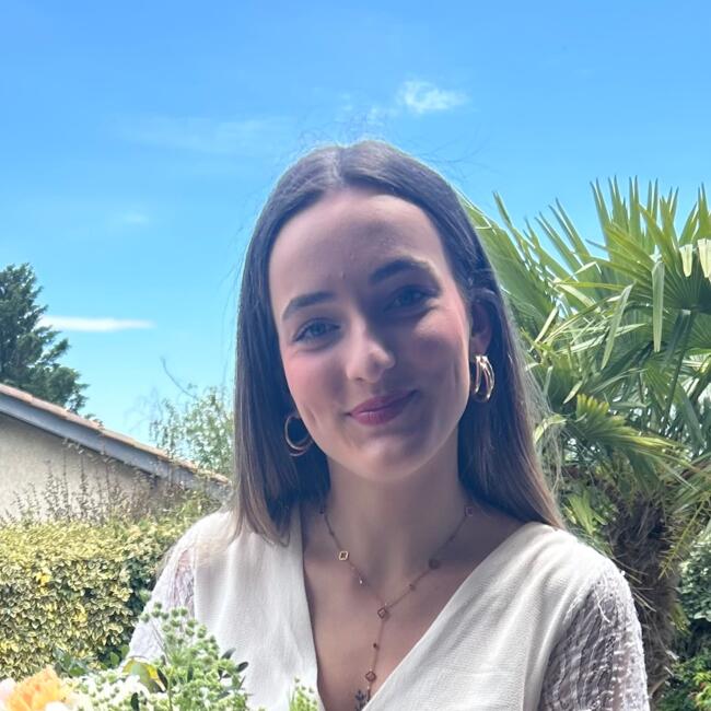 Babysitter in Messimy: Alexia