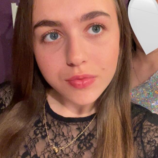 Babysitter in Cairon: Louna