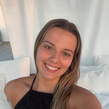 Babysitter in Nogueira da Regedoura: Bruna