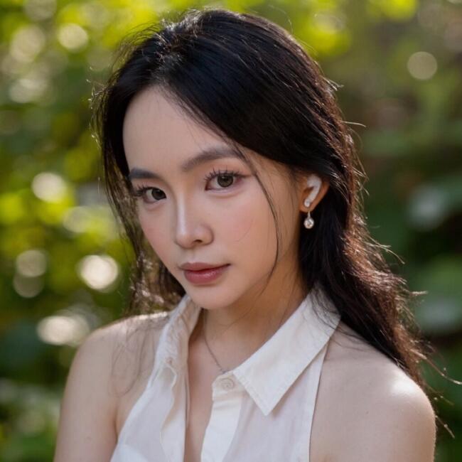 Babysitter in Singapore: Emelia