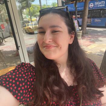 Babysitter in Exeter: Mia