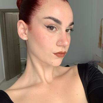 Babysitter στην περιοχή Άγιος Δημήτριος: Laura