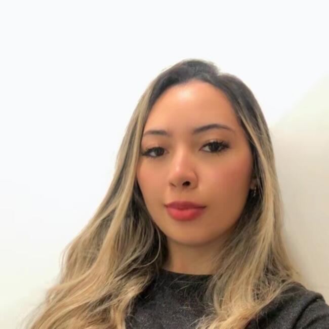 Babá em Balneário Camboriú: Emily