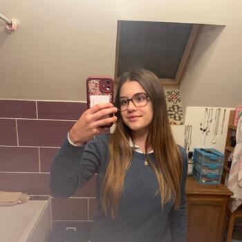 Babysitter in Saint-Léger-sur-Dheune: Jade