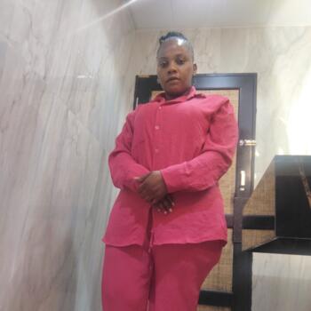 جليسة أطفال دبي: Nagujja