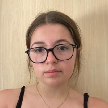 Babysitter in Saint-Coutant (Charente): Lola