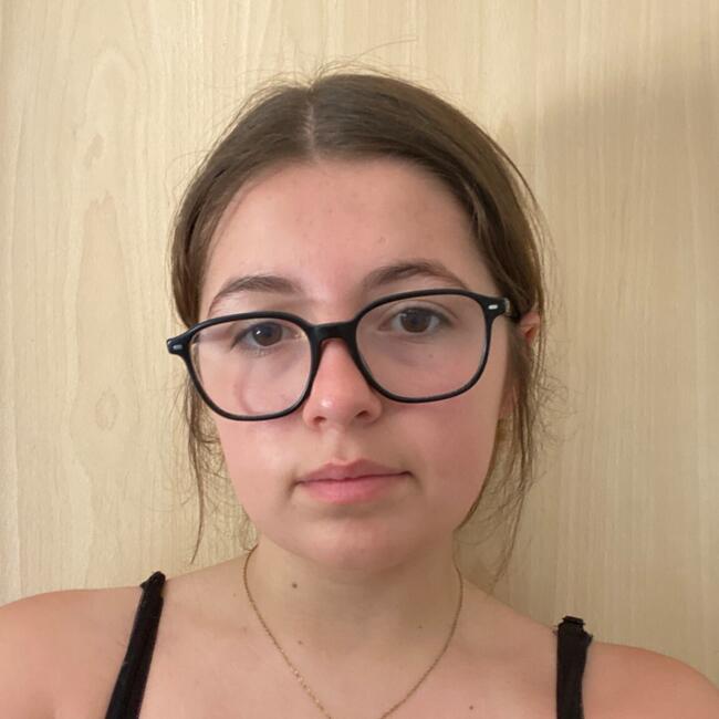 Babysitter in Saint-Coutant (Charente): Lola