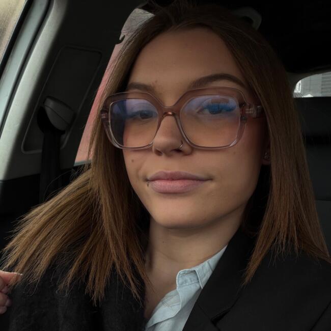 Babysitter in Villemareuil: Clara