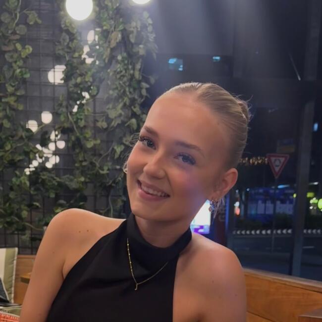 Babysitter in Brisbane: Kira