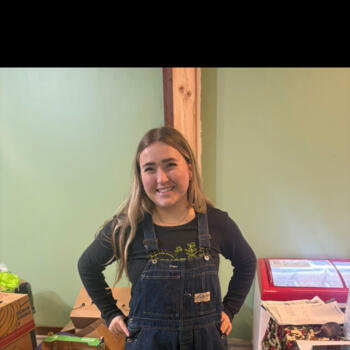 Babysitter in Nelson: Josie