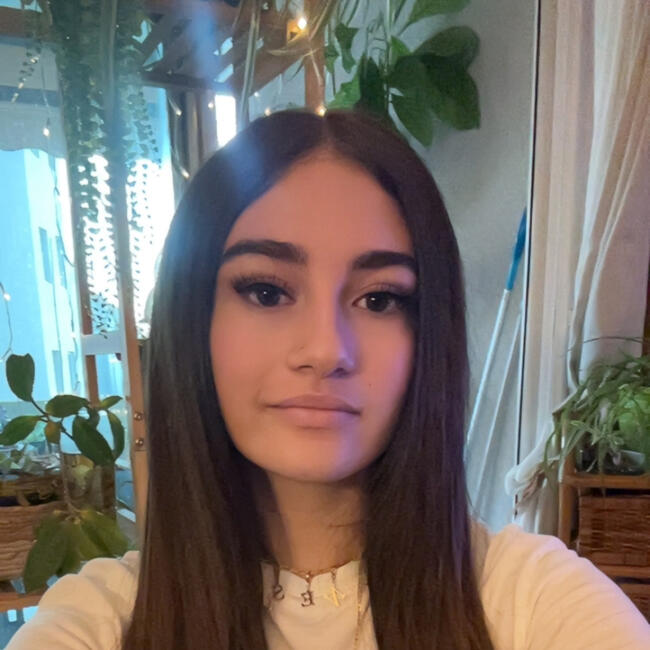 Babysitter in Balaruc-le-Vieux: Inès