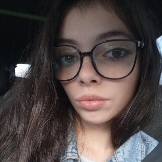 Babysitter in Villefranche-sur-Saône: Beatriz