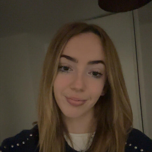 Babysitter in Bordeaux: Lola