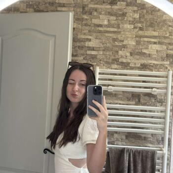 Babysitter in Saint-Maurice-en-Rivière: Lea