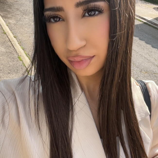 Babysitter in Grabels: Ahlame