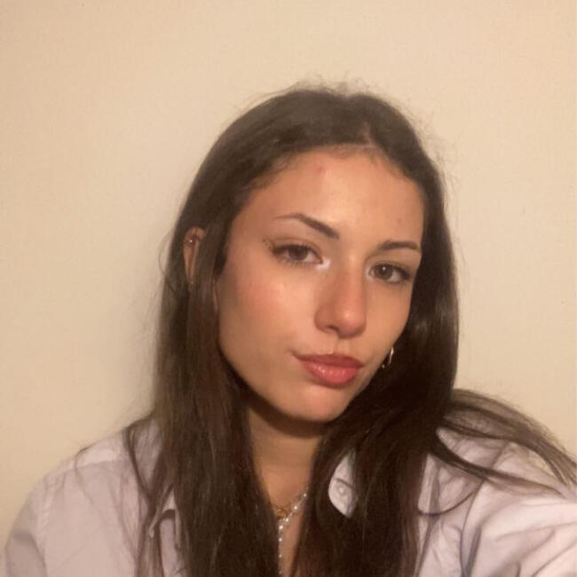 Babysitter in Le Mans: Mina