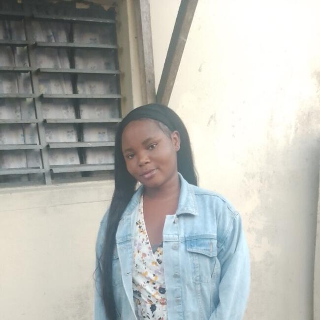 Babysitter in Abidjan: Mira