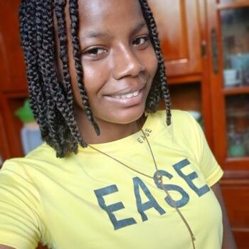 Babysitter Kourou: Michelda