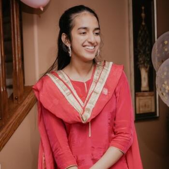 Baby-sitter in Chestermere: Khushleen