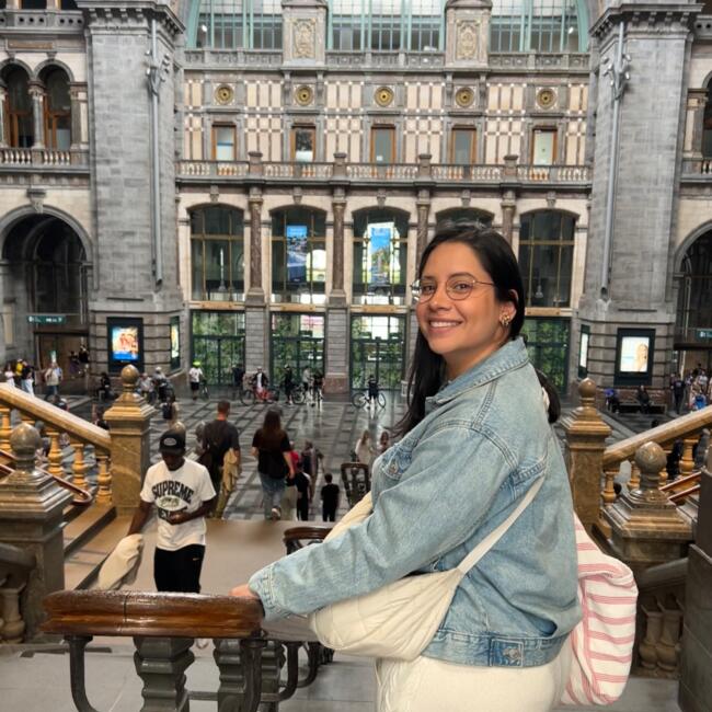 Babysitter in Forest: Rubia