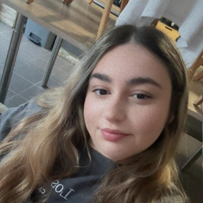 Babysitter in Le Pian-Médoc: Lola