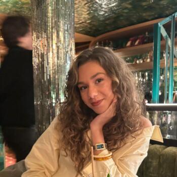 Babysitter in Paris: Narjes