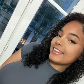 Babysitter in Chessy: Shaïna