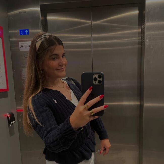 Babysitter in Elsene: Zelia