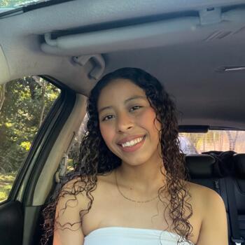 Babysitter in Panama City: Laura