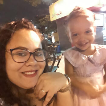 Babá em Salvador: Emily