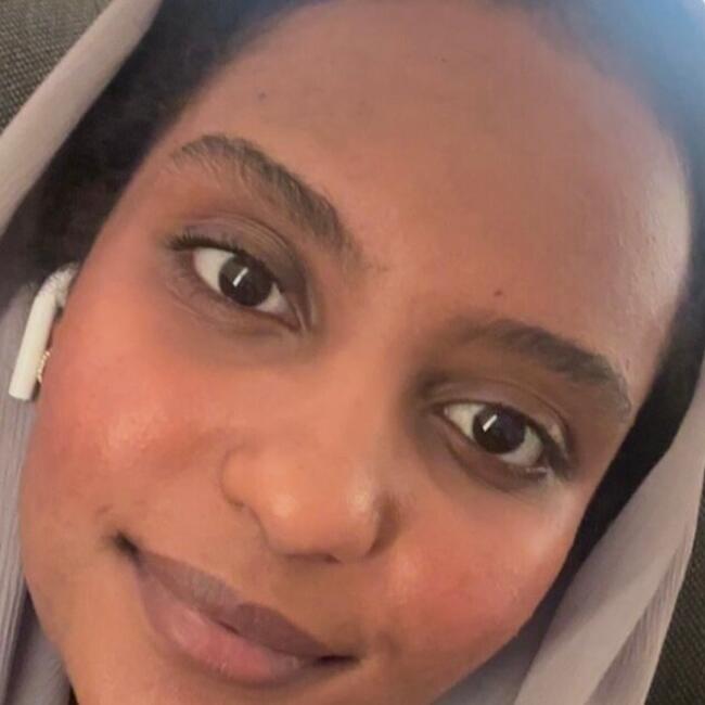 Baby-sitter in Edmonton: Manal