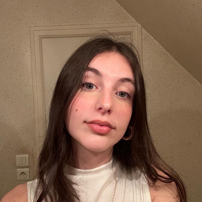 Babysitter in Mortain: Morganne