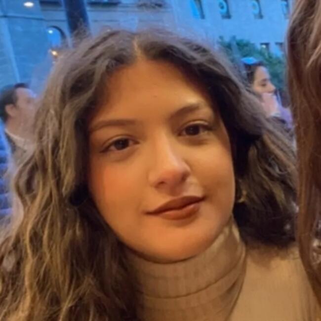 Babysitter in Seville: Laura