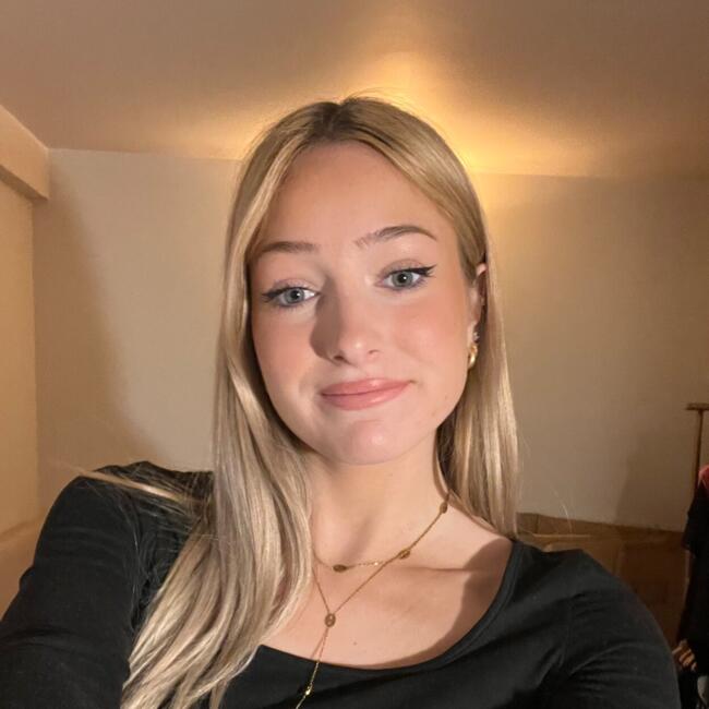 Babysitter in Bougival: Clémence