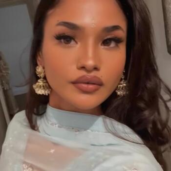 Babysitter in London: Johura