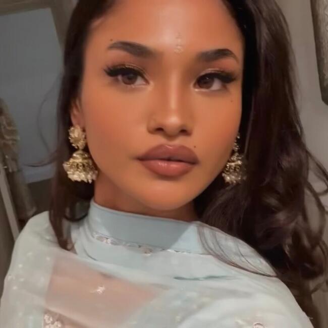 Babysitter in London: Johura