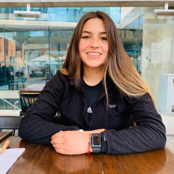 Niñera en La Granja: NICOLE