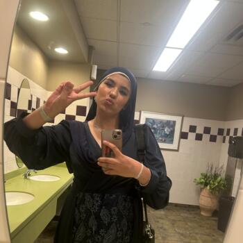 Baby-sitter in Calgary: Rawan