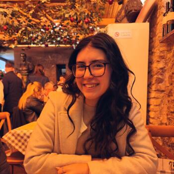 Babysitter em Vila Franca de Xira: Larissa