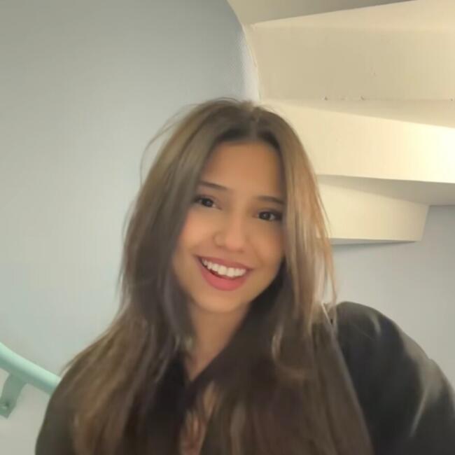 Babysitter in Saint-Julien-en-Genevois: Sarah