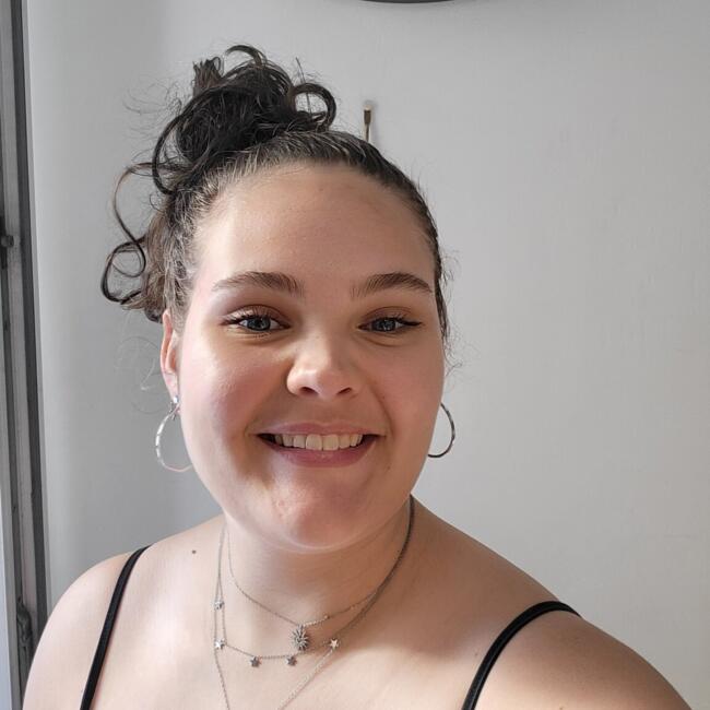 Babysitter in Levallois-Perret: Carla