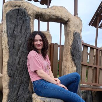 Babysitter in Fort Smith: Holly