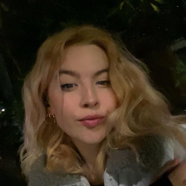 Babysitter in London: Chloe