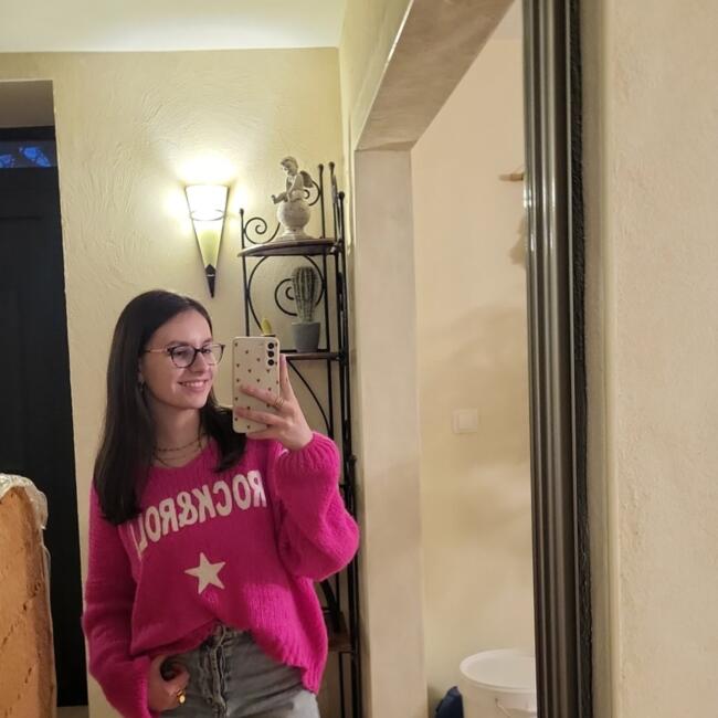 Babysitter in Saint-Mamet-la-Salvetat: VALENTINE