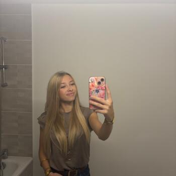 Babysitter in Cenon: Laury